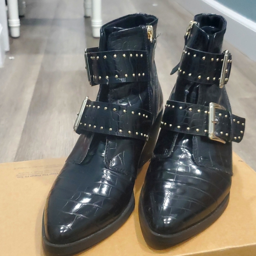 Fashionable booties